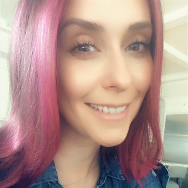 Jennifer Love Hewitt, At-Home Hair Transformations